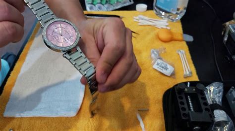 batterie wechseln michael kors uhr|michael kors watch battery removal.